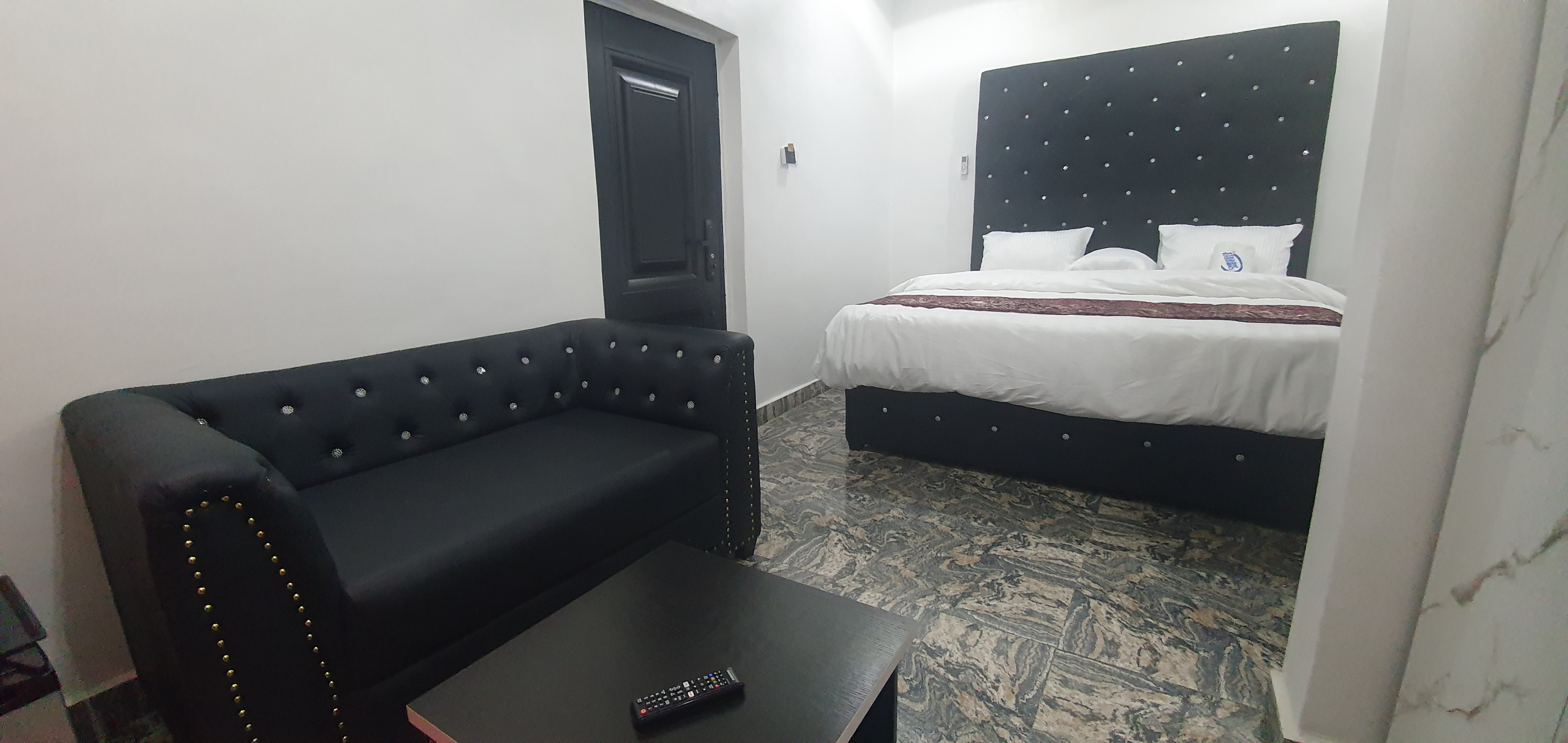 Room image 3