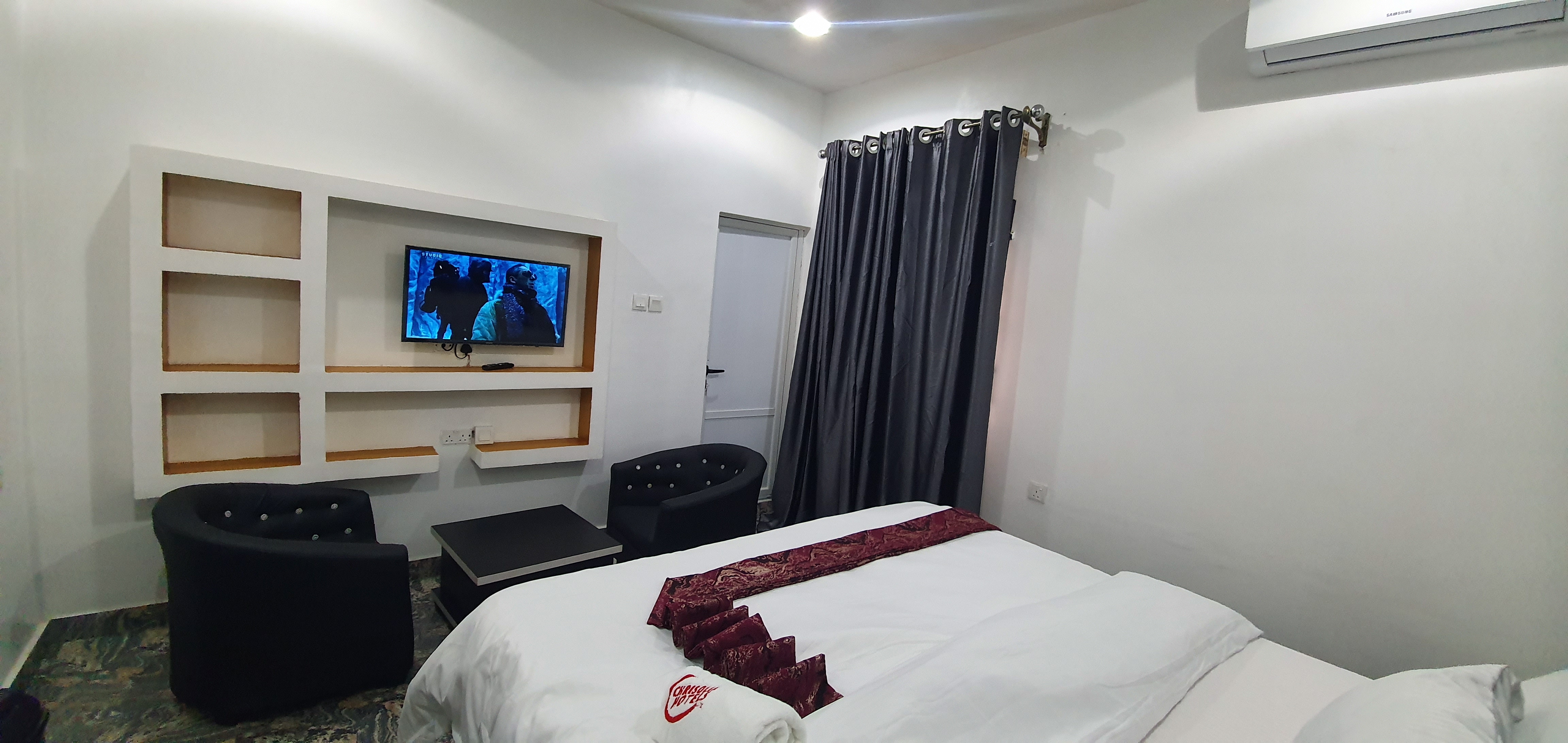 Room image 3